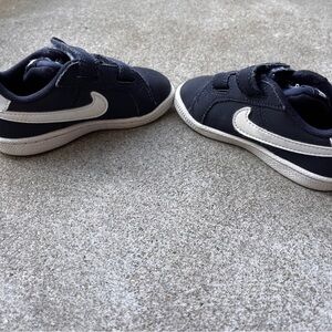 Toddler Nike Velcro shoes